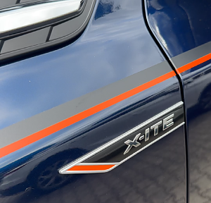 Suzuki X-ITE Emblem und Beklebung