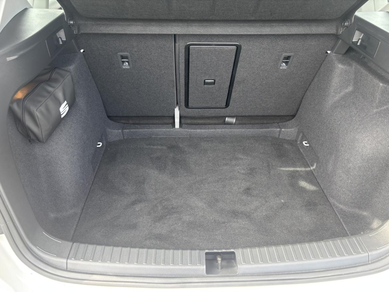 Seat ATECA STYLE 2.0 TDI DSG STANDHEIZ. SITZHEI. EPH Bildbeschreibung: Seat ATECA STYLE 2.0 TDI DSG STANDHEIZ. SITZHEI. EPH