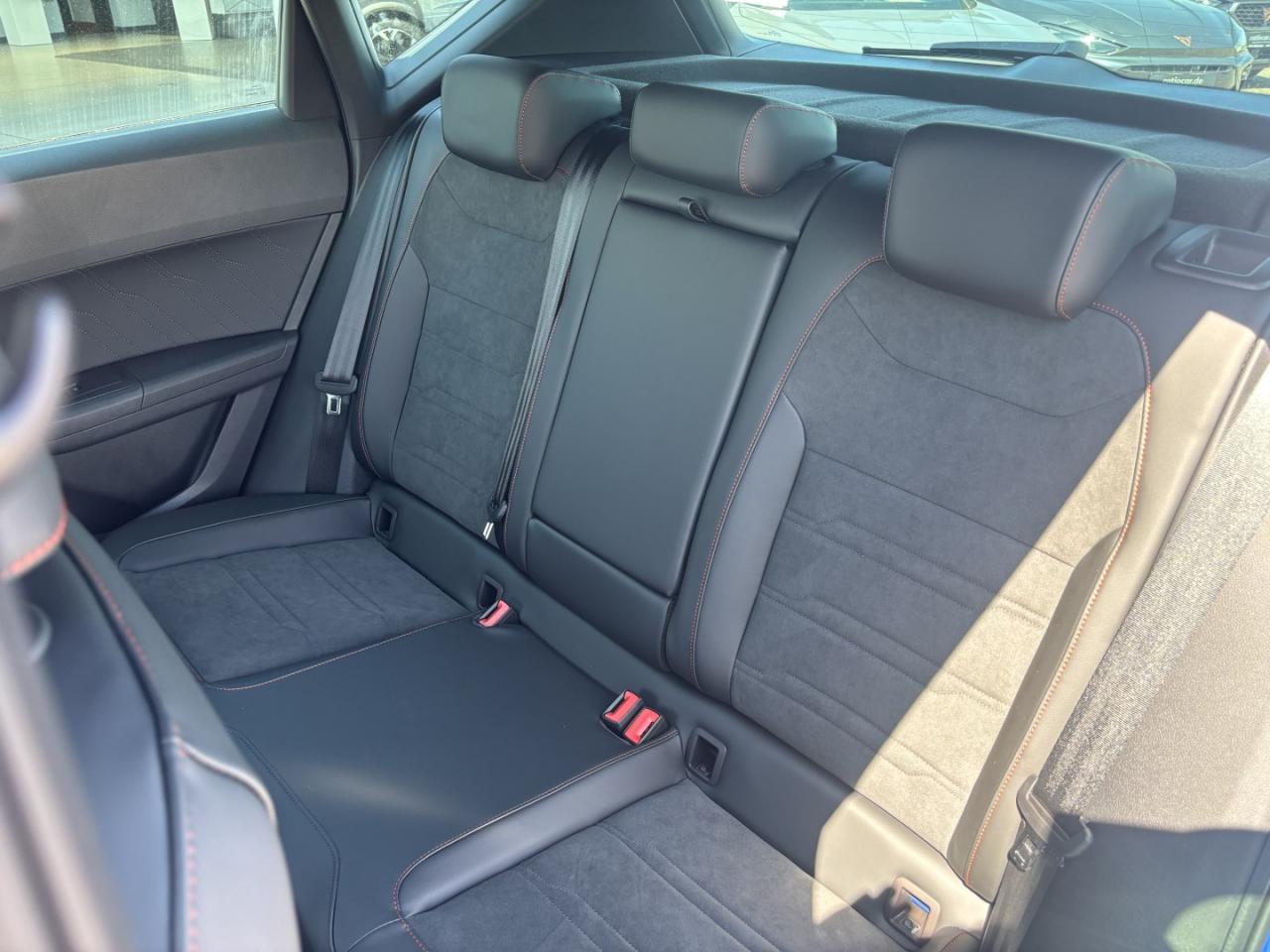 Seat ATECA FR BLACK EDITION 1.5 TSI DSG, CO2-Klasse: E, NAVI AHK EPH Bildbeschreibung: Seat ATECA FR BLACK EDITION 1.5 TSI DSG, CO2-Klasse: E, NAVI AHK EPH