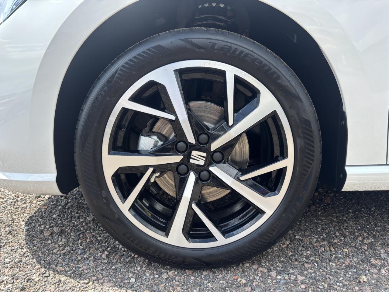 Seat IBIZA FR 1.0 TSI, CO2-Klasse: D, NAVI SITZHEIZ. EINPARKH. DAB+ Bildbeschreibung: Seat IBIZA FR 1.0 TSI, CO2-Klasse: D, NAVI SITZHEIZ. EINPARKH. DAB+