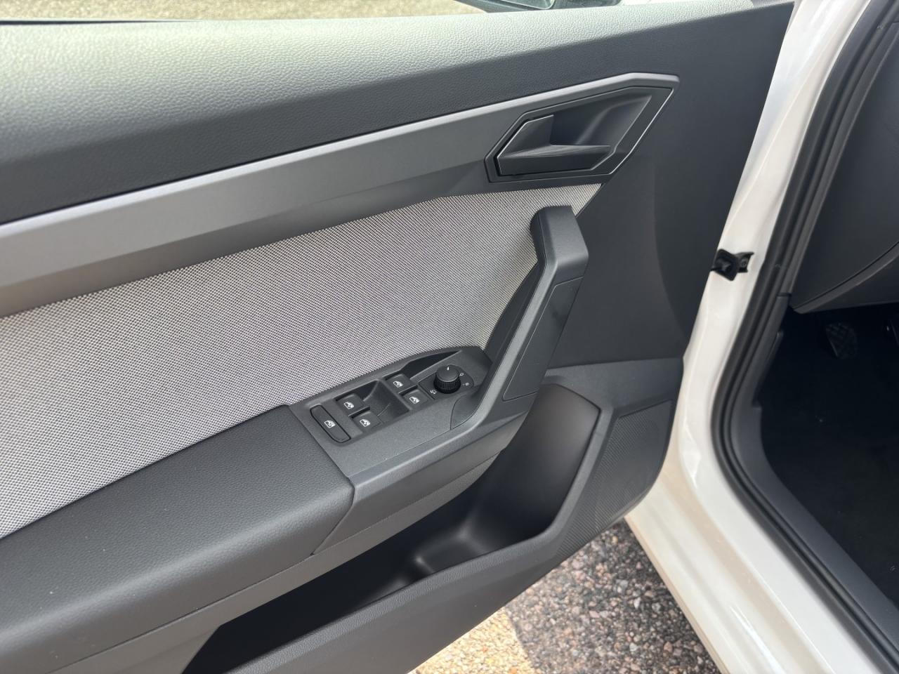 Seat IBIZA FR 1.0 TSI, CO2-Klasse: D, NAVI SITZHEIZ. EINPARKH. DAB+ Bildbeschreibung: Seat IBIZA FR 1.0 TSI, CO2-Klasse: D, NAVI SITZHEIZ. EINPARKH. DAB+