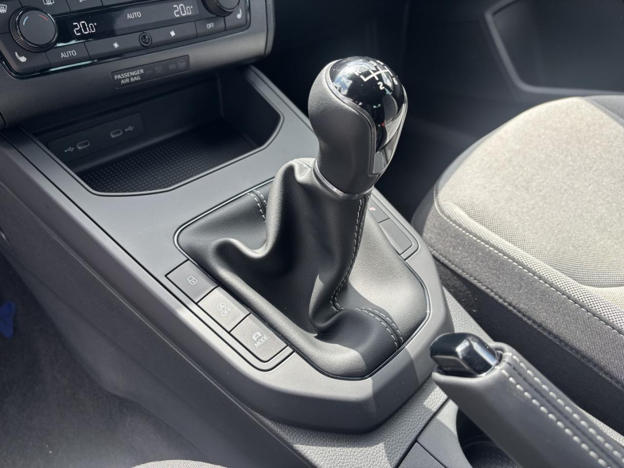 Seat IBIZA FR 1.0 TSI, CO2-Klasse: D, NAVI SITZHEIZ. EINPARKH. DAB+ Bildbeschreibung: Seat IBIZA FR 1.0 TSI, CO2-Klasse: D, NAVI SITZHEIZ. EINPARKH. DAB+