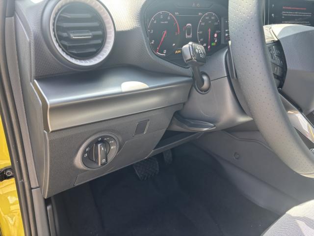 Seat ARONA FR 1.0 TSI DSG, CO2-Klasse: D, NAVI PARKLENKASS. AHZV-VOR. Bildbeschreibung: Seat ARONA FR 1.0 TSI DSG, CO2-Klasse: D, NAVI PARKLENKASS. AHZV-VOR.