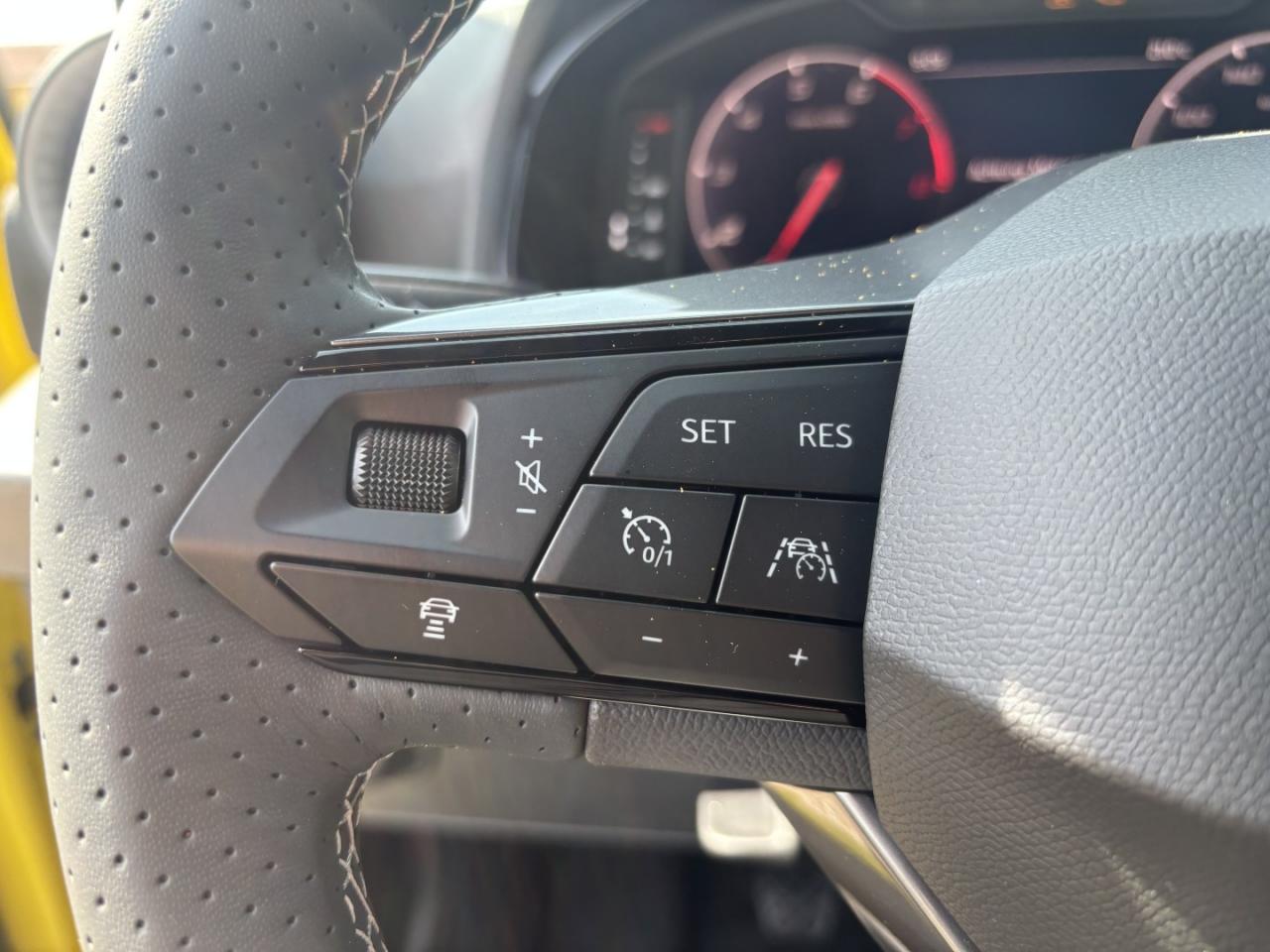 Seat IBIZA FR 1.0 TSI, CO2-Klasse: D, NAVI SITZHEIZ. EINPARKH. DAB+ Bildbeschreibung: Seat IBIZA FR 1.0 TSI, CO2-Klasse: D, NAVI SITZHEIZ. EINPARKH. DAB+