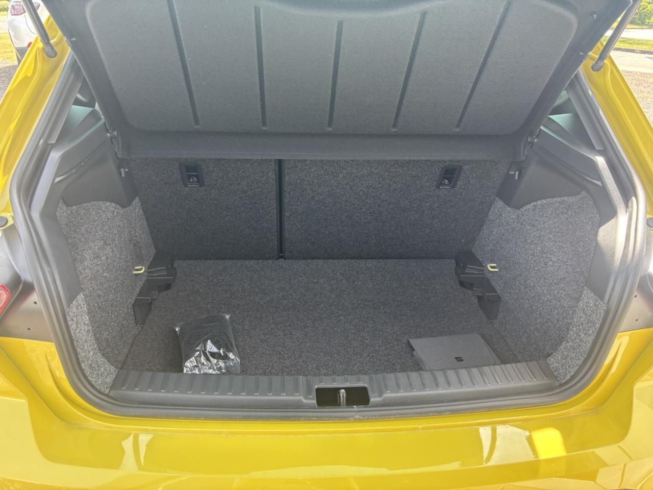 Seat IBIZA FR 1.0 TSI, CO2-Klasse: D, NAVI SITZHEIZ. EINPARKH. DAB+ Bildbeschreibung: Seat IBIZA FR 1.0 TSI, CO2-Klasse: D, NAVI SITZHEIZ. EINPARKH. DAB+
