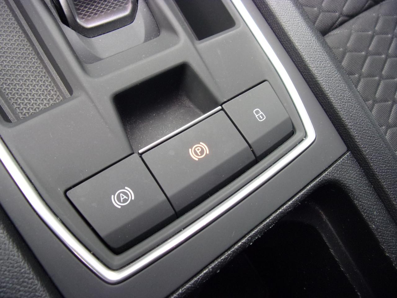 Seat LEON SPORTSTOURER FR 2.0 TDI DSG AHK NAVI KAMERA Bildbeschreibung: Seat LEON SPORTSTOURER FR 2.0 TDI DSG AHK NAVI KAMERA