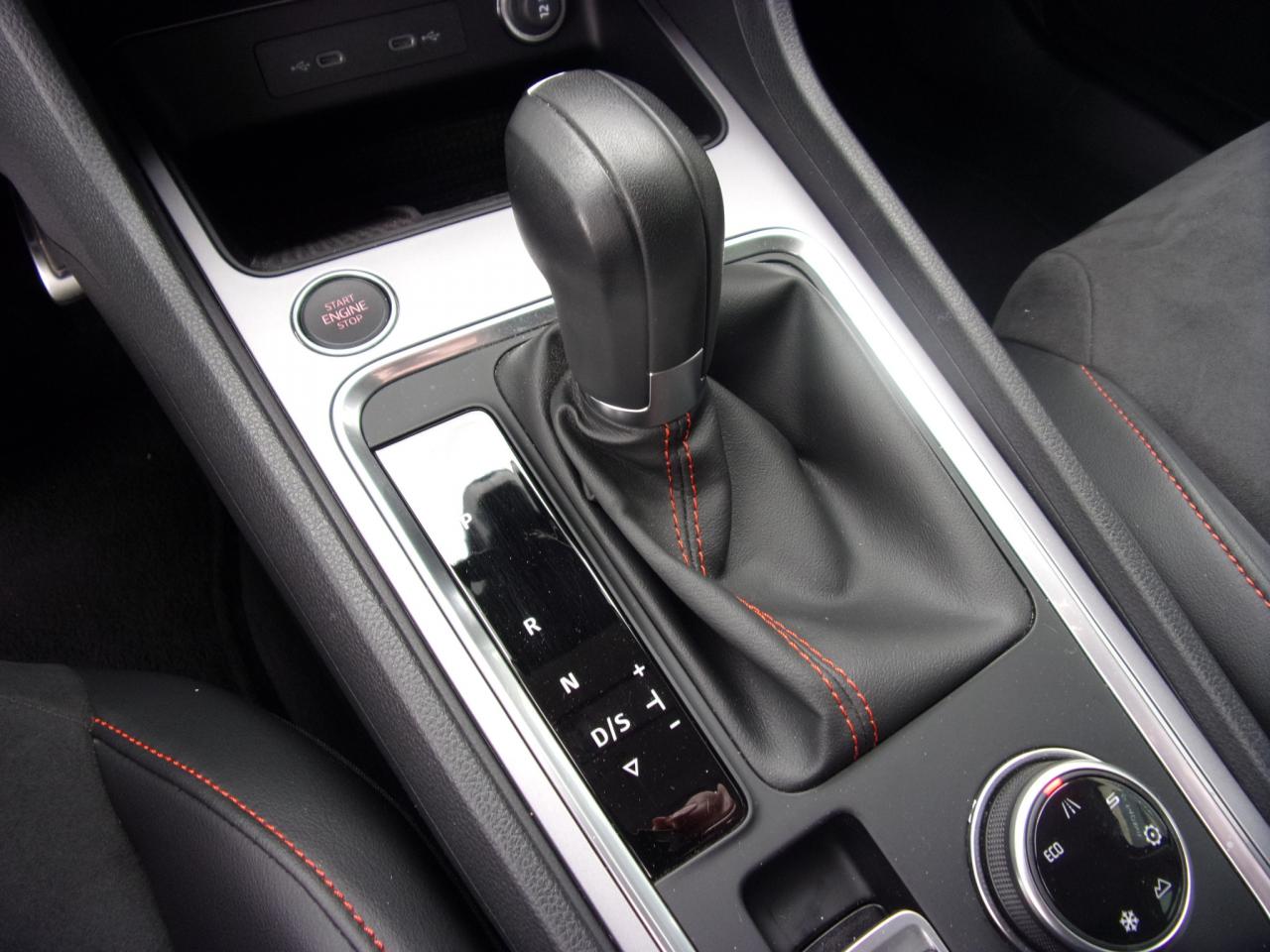 Seat ATECA FR 2.0 TSI DSG 4DRIVE AHZV NAVI SHZ DAB+ Bildbeschreibung: Seat ATECA FR 2.0 TSI DSG 4DRIVE AHZV NAVI SHZ DAB+