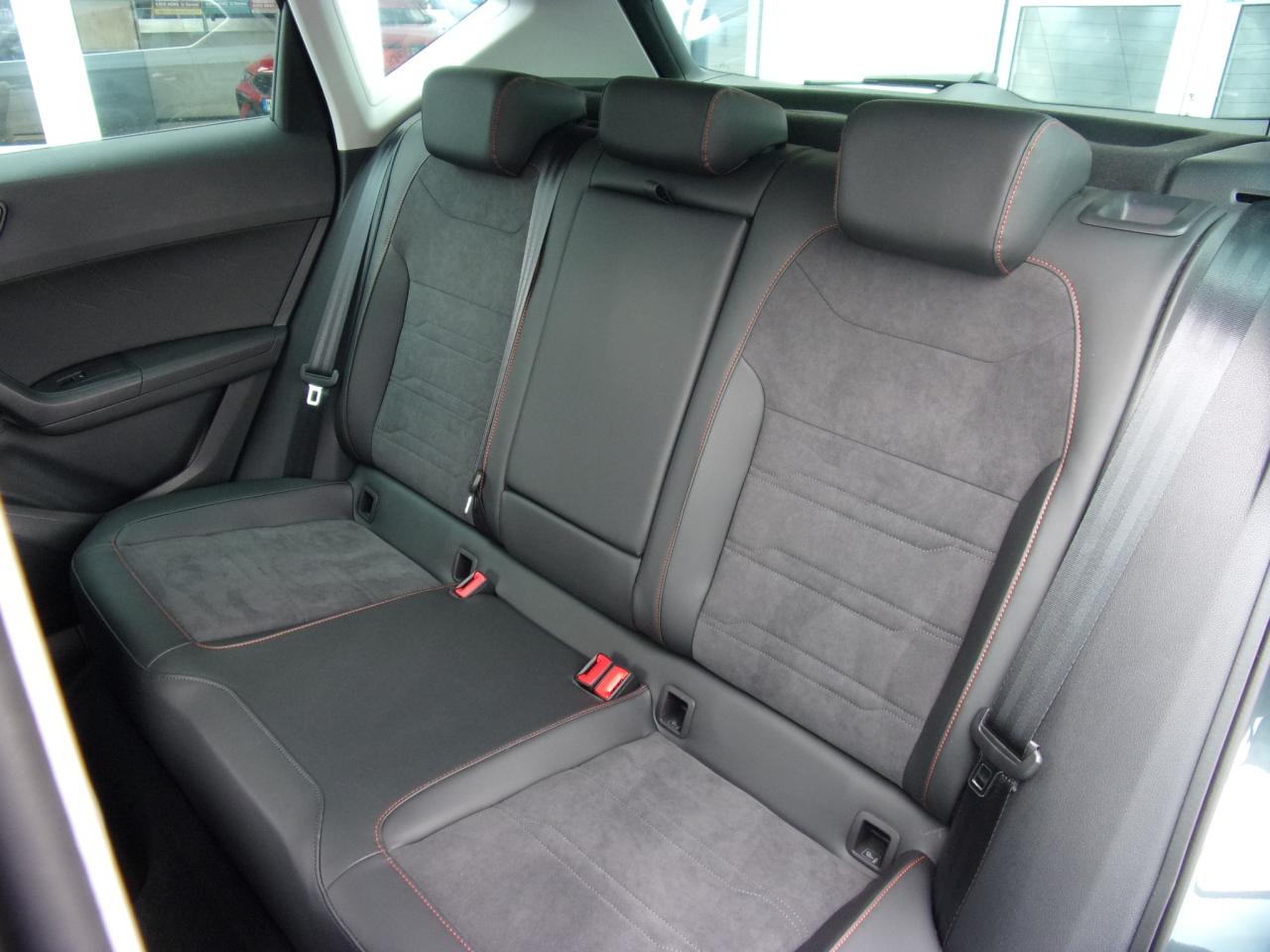 Seat ATECA FR 2.0 TSI DSG 4DRIVE AHZV NAVI SHZ DAB+ Bildbeschreibung: Seat ATECA FR 2.0 TSI DSG 4DRIVE AHZV NAVI SHZ DAB+