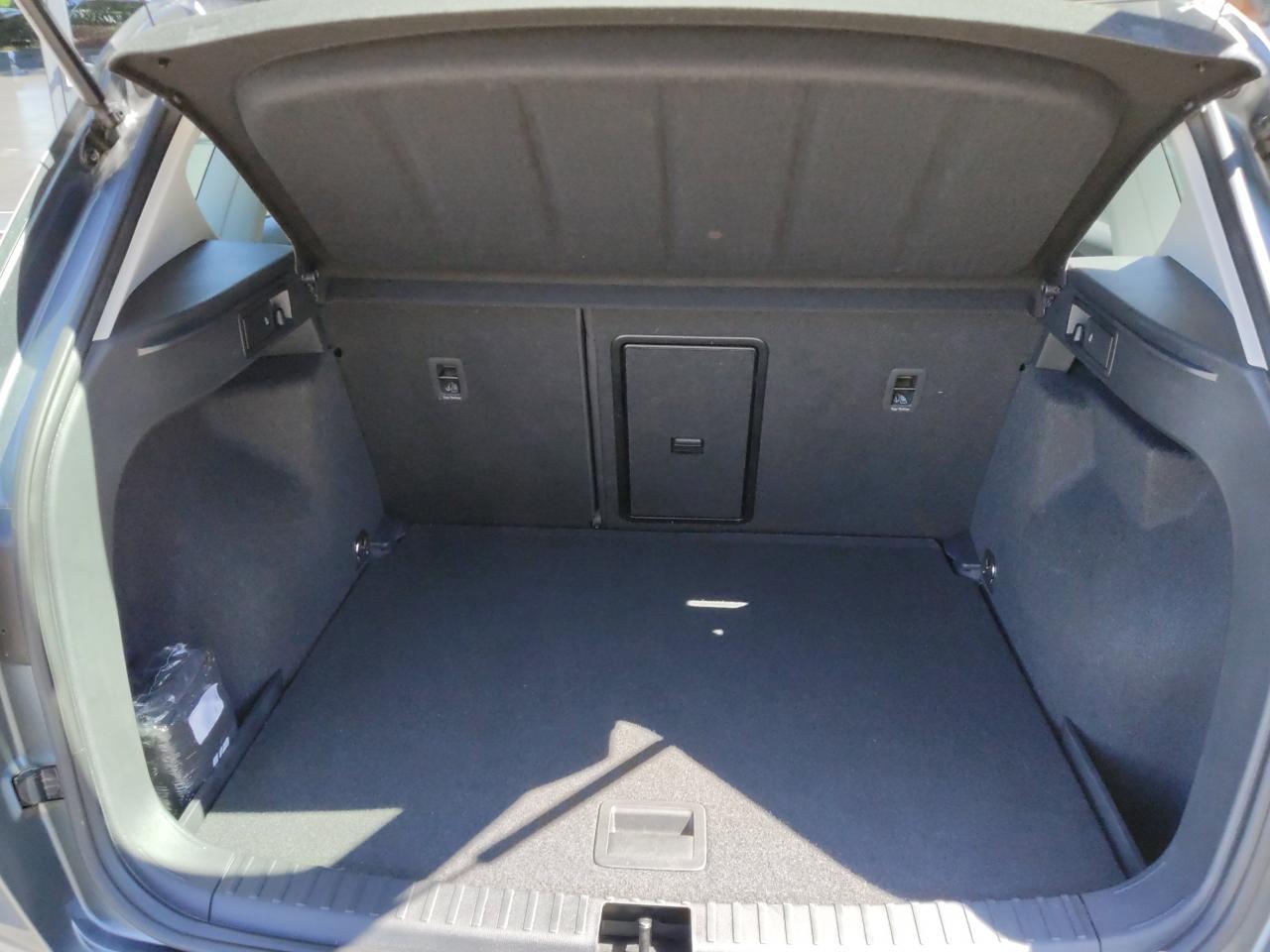 Seat ATECA STYLE 1.5 TSI NAVI SITZH. BEHEIZB. LENKRAD Bildbeschreibung: Seat ATECA STYLE 1.5 TSI NAVI SITZH. BEHEIZB. LENKRAD
