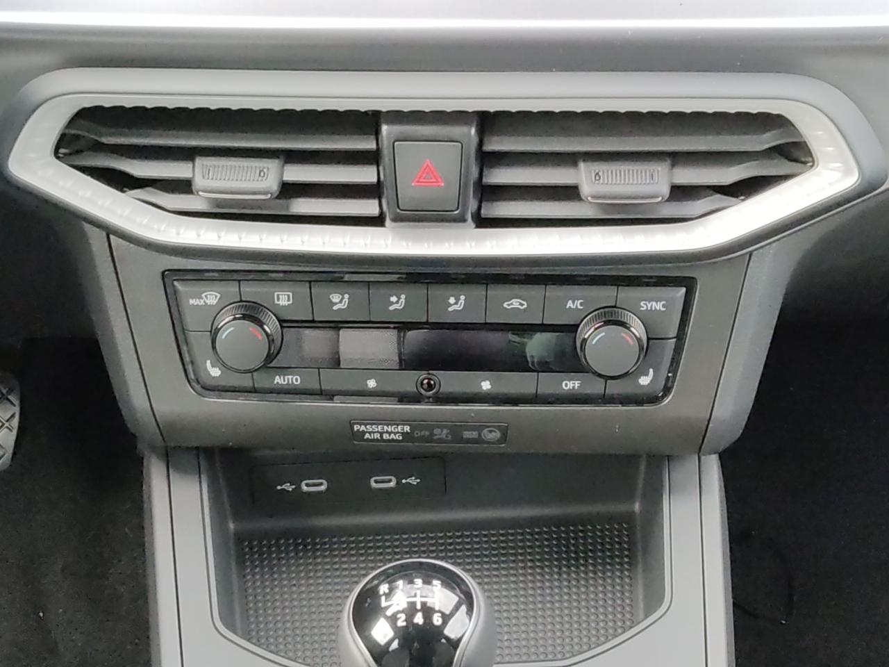 Seat IBIZA FR 1.0 TSI, CO2-Klasse: D, NAVI SITZHEIZ. EINPARKH. DAB+ Bildbeschreibung: Seat IBIZA FR 1.0 TSI, CO2-Klasse: D, NAVI SITZHEIZ. EINPARKH. DAB+