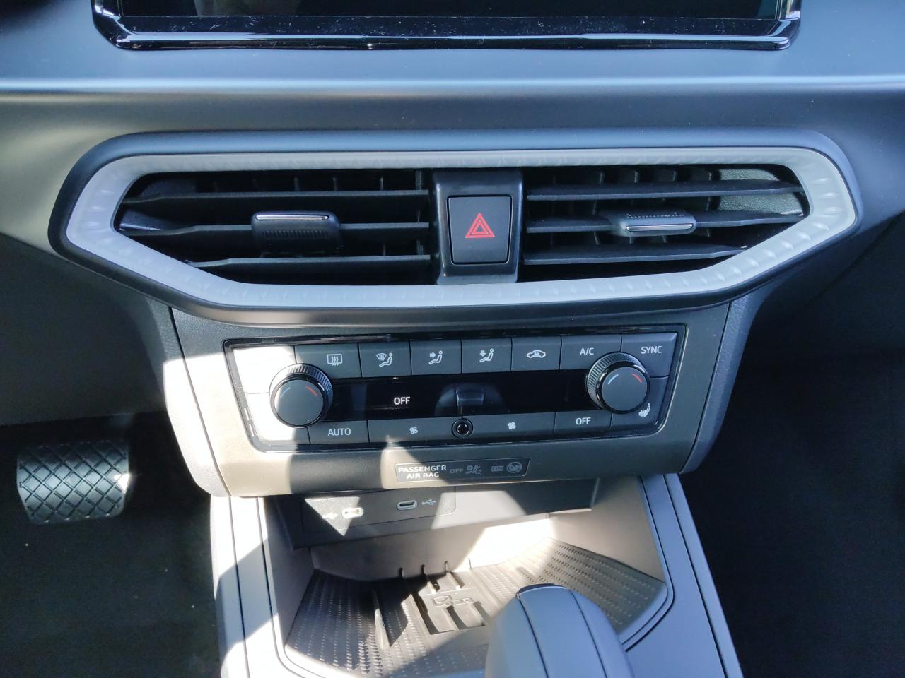 Seat ARONA FR 1.0 TSI DSG, CO2-Klasse: D, NAVI SITZHEIZ. AHZV-VORBER. Bildbeschreibung: Seat ARONA FR 1.0 TSI DSG, CO2-Klasse: D, NAVI SITZHEIZ. AHZV-VORBER.