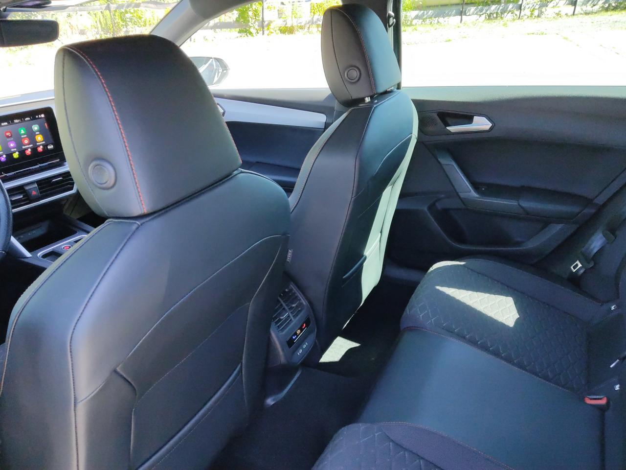 Seat LEON SPORTSTOURER FR PLUS 2.0 TSI DSG NAVI SHZ Bildbeschreibung: Seat LEON SPORTSTOURER FR PLUS 2.0 TSI DSG NAVI SHZ
