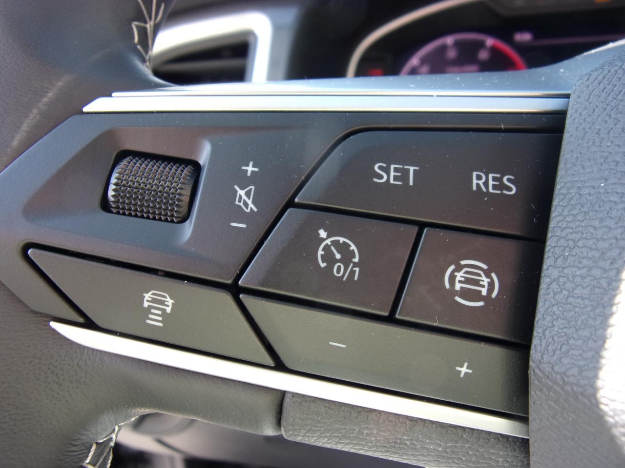 Seat ATECA ROAD EDITION 1.5 TSI DSG, CO2-Klasse: E, AHK NAVI TEMPOMAT Bildbeschreibung: Seat ATECA ROAD EDITION 1.5 TSI DSG, CO2-Klasse: E, AHK NAVI TEMPOMAT
