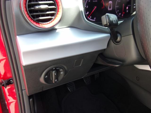 Seat ARONA FR 1.0 TSI NAVI SITZHEIZ. EINPARKH. DAB+ Bildbeschreibung: Seat ARONA FR 1.0 TSI NAVI SITZHEIZ. EINPARKH. DAB+