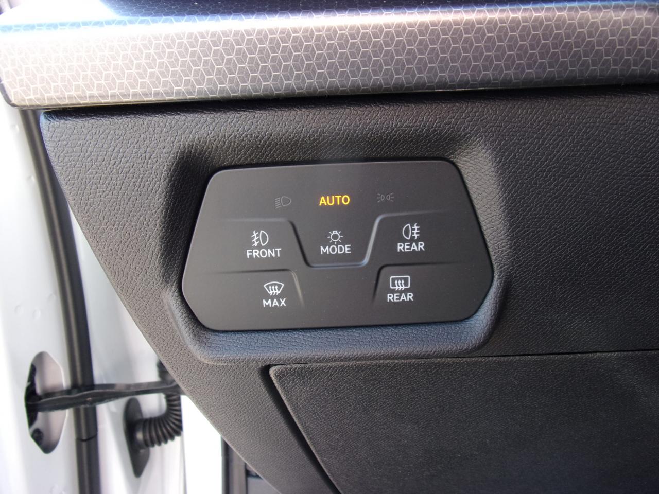 Seat LEON SPORTSTOURER ROAD EDITION 1.5 TSI, CO2-Klasse: D, NAVI SHZ Bildbeschreibung: Seat LEON SPORTSTOURER ROAD EDITION 1.5 TSI, CO2-Klasse: D, NAVI SHZ