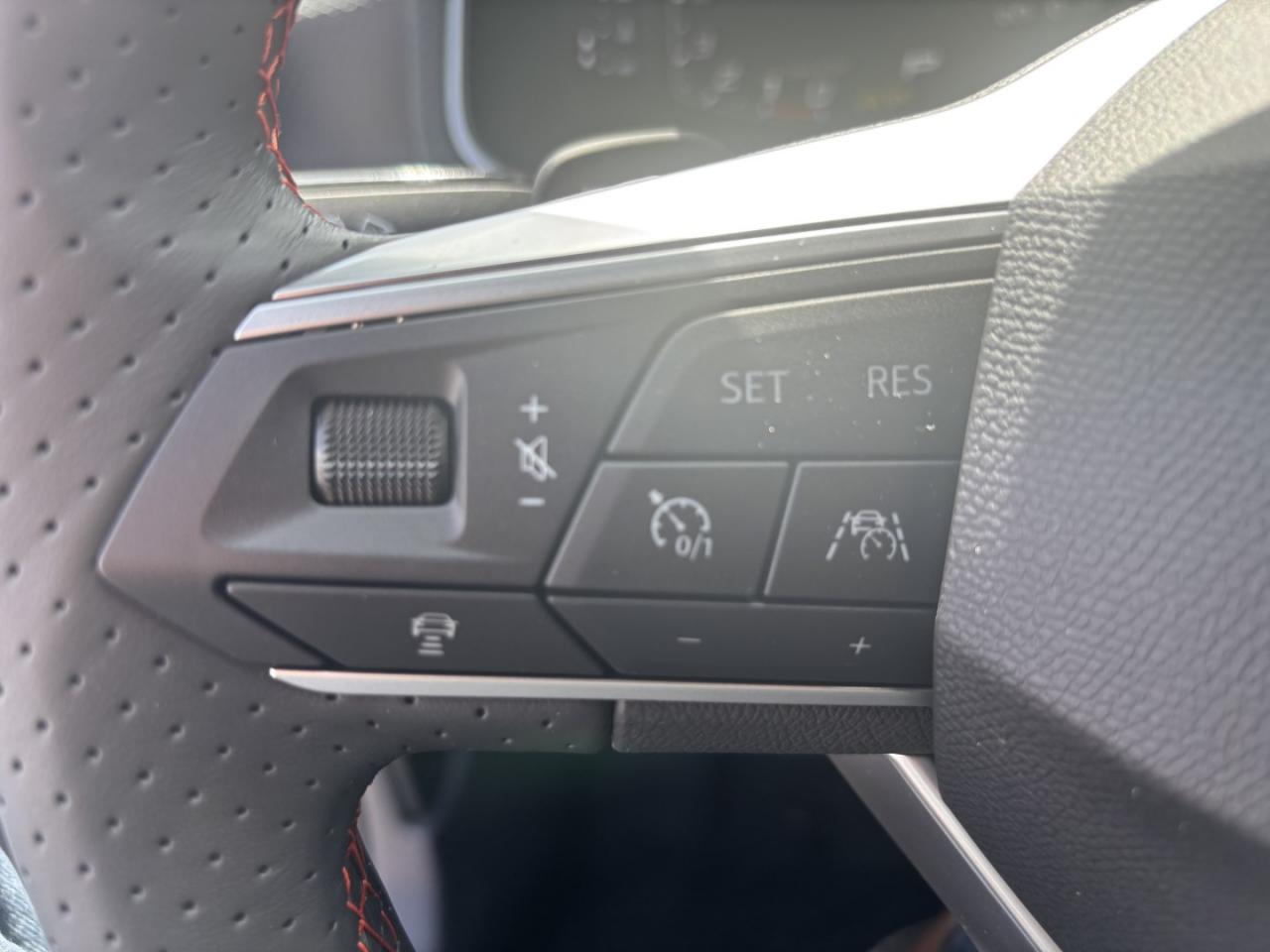 Seat IBIZA FR 1.5 TSI DSG NAVI AHZV-VORBER. SITZHEIZ. Bildbeschreibung: Seat IBIZA FR 1.5 TSI DSG NAVI AHZV-VORBER. SITZHEIZ.