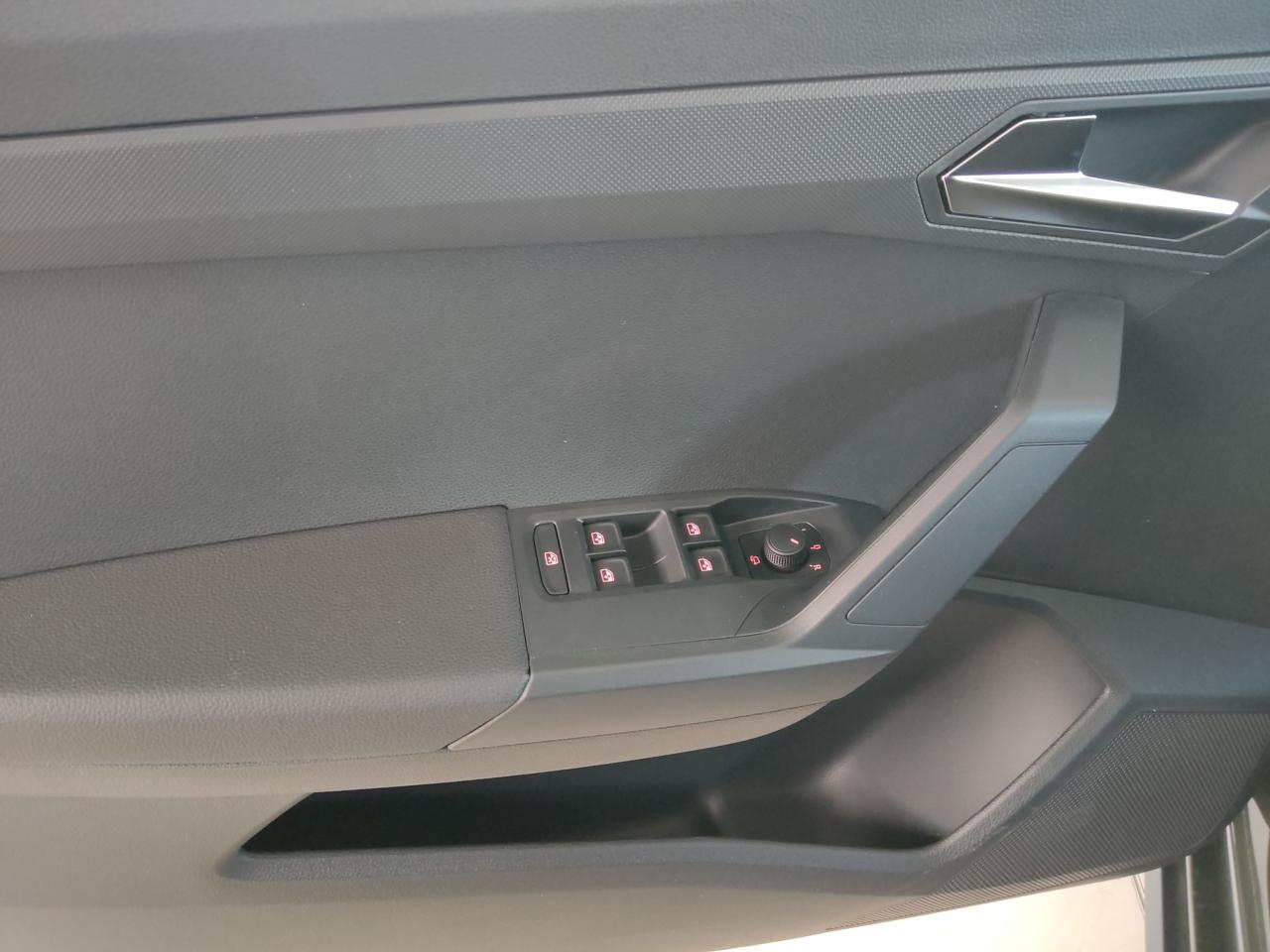 Seat ARONA ROAD EDITION 1.0 TSI AHZV-VORBER. SITZHEI. Bildbeschreibung: Seat ARONA ROAD EDITION 1.0 TSI AHZV-VORBER. SITZHEI.