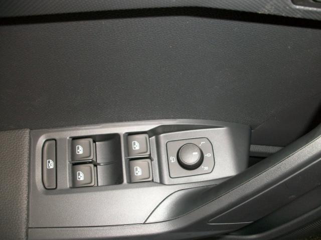 Seat ARONA ROAD EDITION 1.0 TSI NAVI SITZH. EINPARKH. Bildbeschreibung: Seat ARONA ROAD EDITION 1.0 TSI NAVI SITZH. EINPARKH.