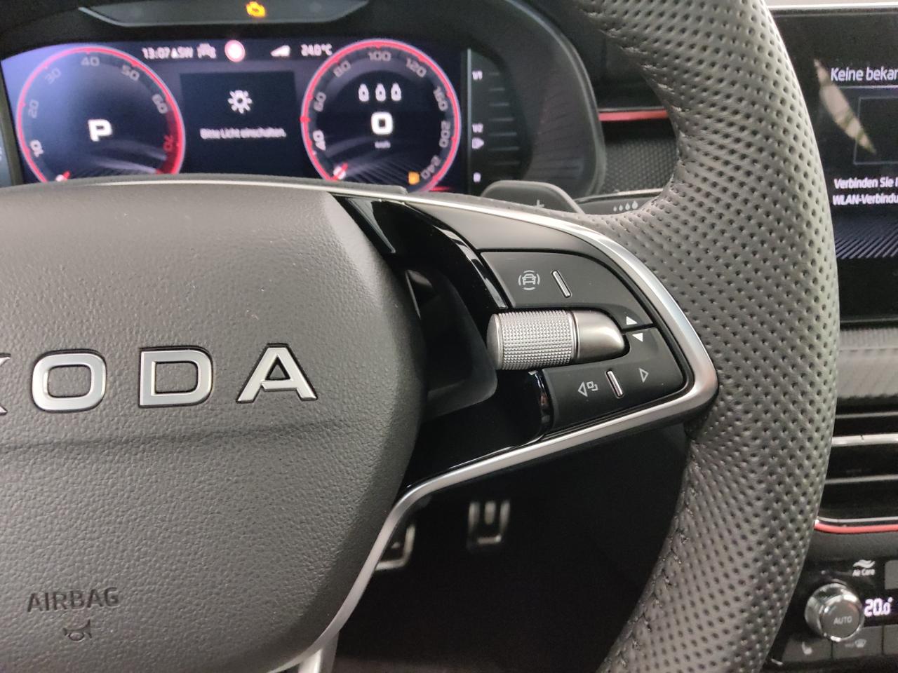 Skoda KAMIQ MONTE CARLO 1.5 TSI DSG, CO2-Klasse: D, MATRIX-LED PANO-D. Bildbeschreibung: Skoda KAMIQ MONTE CARLO 1.5 TSI DSG, CO2-Klasse: D, MATRIX-LED PANO-D.