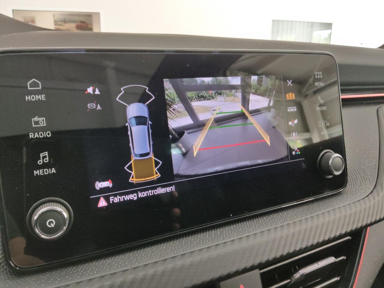 Skoda KAMIQ MONTE CARLO 1.5 TSI DSG, CO2-Klasse: D, MATRIX-LED PANO-D. Bildbeschreibung: Skoda KAMIQ MONTE CARLO 1.5 TSI DSG, CO2-Klasse: D, MATRIX-LED PANO-D.