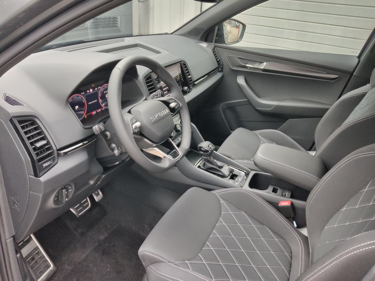 Skoda KAROQ SPORTLINE 1.5 TSI DSG, CO2-Klasse: E, MATRIX-LED SCHIEBED. Bildbeschreibung: Skoda KAROQ SPORTLINE 1.5 TSI DSG, CO2-Klasse: E, MATRIX-LED SCHIEBED.