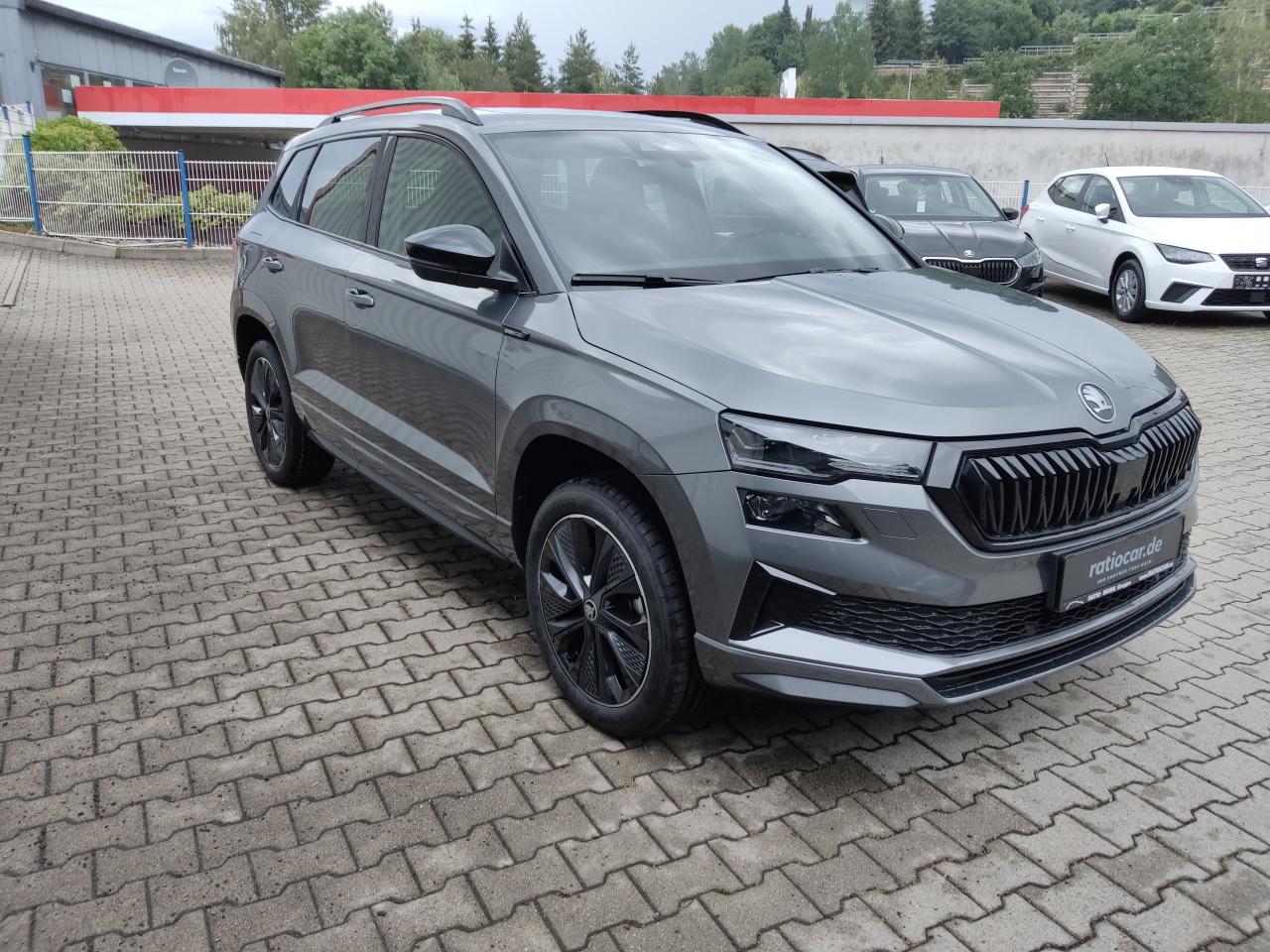 Skoda KAROQ SPORTLINE 1.5 TSI DSG, CO2-Klasse: E, MATRIX-LED SCHIEBED. Bildbeschreibung: Skoda KAROQ SPORTLINE 1.5 TSI DSG, CO2-Klasse: E, MATRIX-LED SCHIEBED.