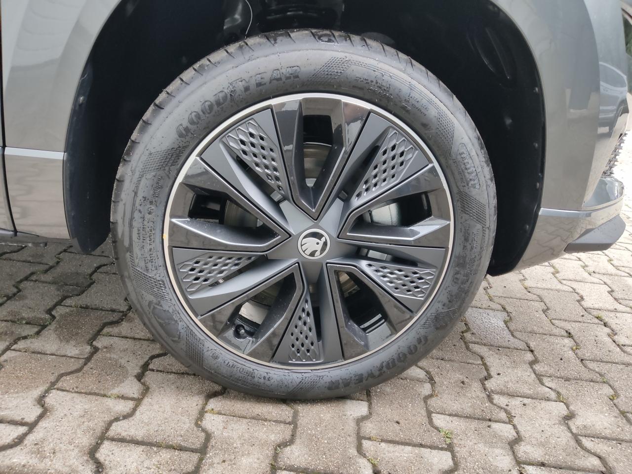 Skoda KAROQ SPORTLINE 1.5 TSI DSG, CO2-Klasse: E, MATRIX-LED SCHIEBED. Bildbeschreibung: Skoda KAROQ SPORTLINE 1.5 TSI DSG, CO2-Klasse: E, MATRIX-LED SCHIEBED.