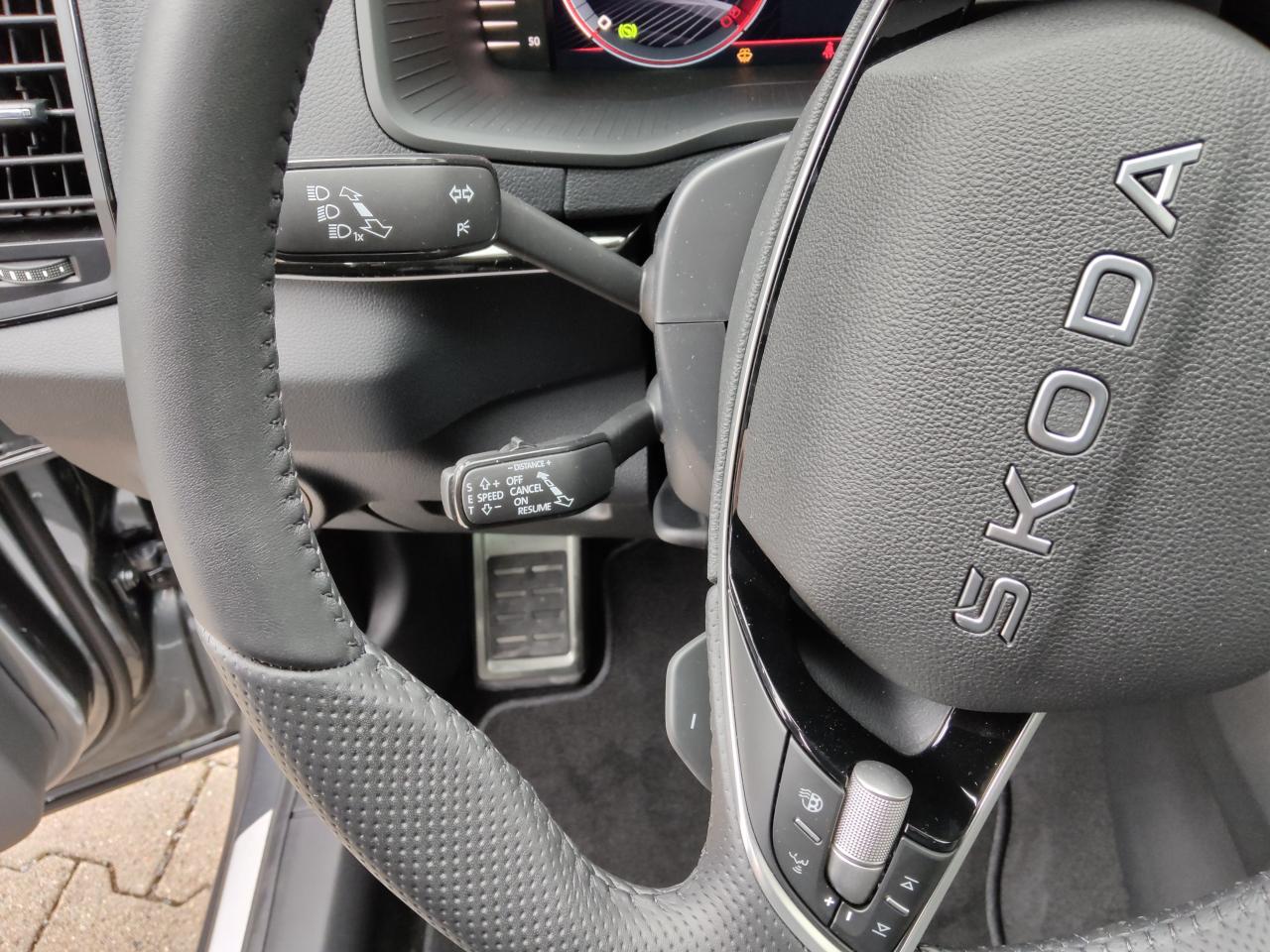 Skoda KAROQ SPORTLINE 1.5 TSI DSG, CO2-Klasse: E, PANOR.-D. MATRIX-LED Bildbeschreibung: Skoda KAROQ SPORTLINE 1.5 TSI DSG, CO2-Klasse: E, PANOR.-D. MATRIX-LED