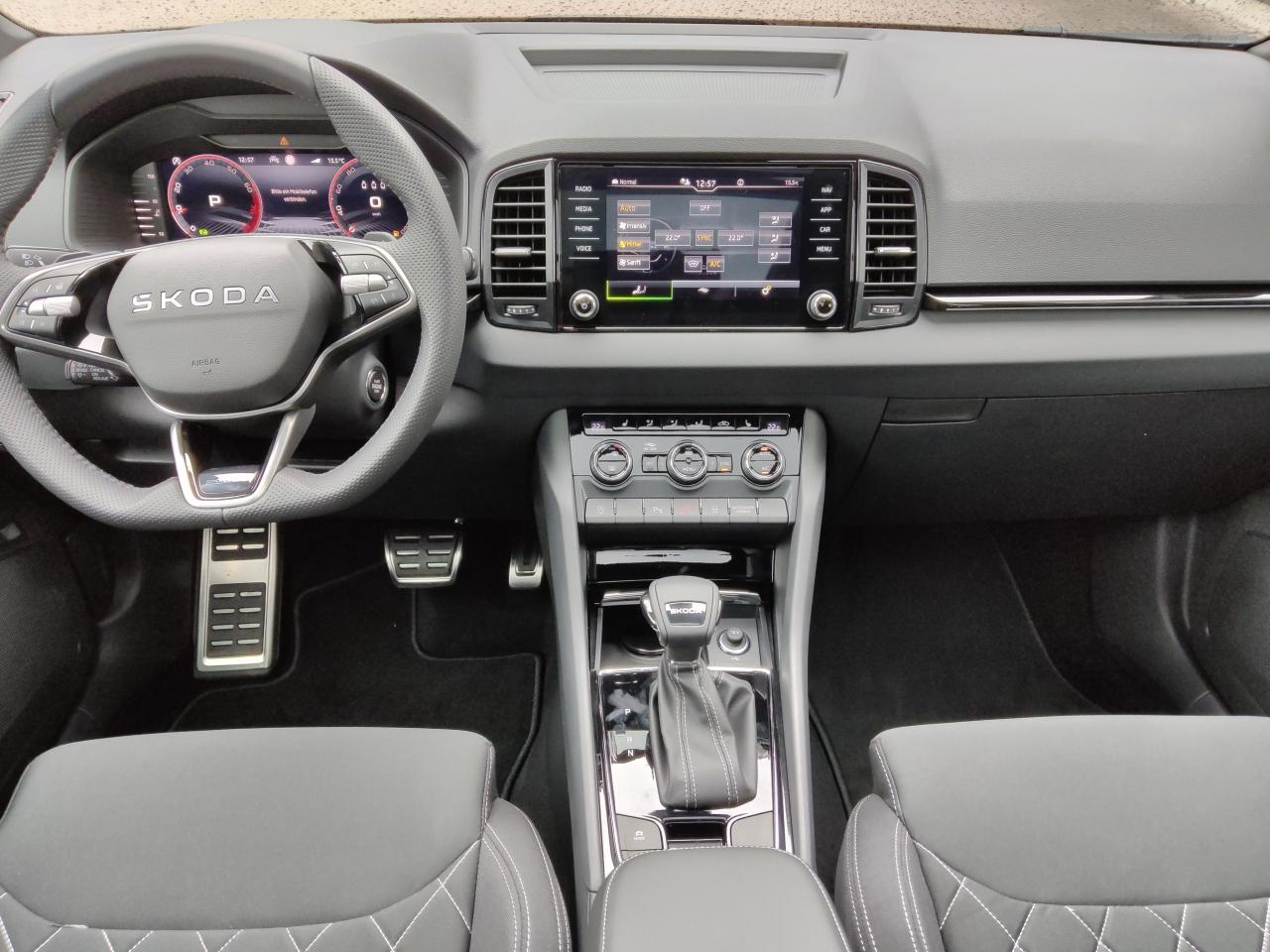 Skoda KAROQ SPORTLINE 1.5 TSI DSG, CO2-Klasse: E, PANOR.-D. MATRIX-LED Bildbeschreibung: Skoda KAROQ SPORTLINE 1.5 TSI DSG, CO2-Klasse: E, PANOR.-D. MATRIX-LED