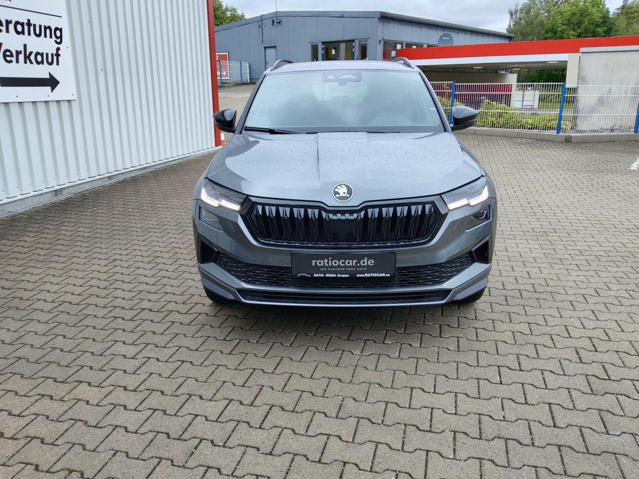 Skoda KAROQ SPORTLINE 1.5 TSI DSG, CO2-Klasse: E, PANOR.-D. MATRIX-LED Bildbeschreibung: Skoda KAROQ SPORTLINE 1.5 TSI DSG, CO2-Klasse: E, PANOR.-D. MATRIX-LED