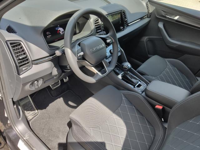 Skoda KAROQ SPORTLINE 1.5 TSI DSG, CO2-Klasse: E, PANORAMA MATRIX LED Bildbeschreibung: Skoda KAROQ SPORTLINE 1.5 TSI DSG, CO2-Klasse: E, PANORAMA MATRIX LED