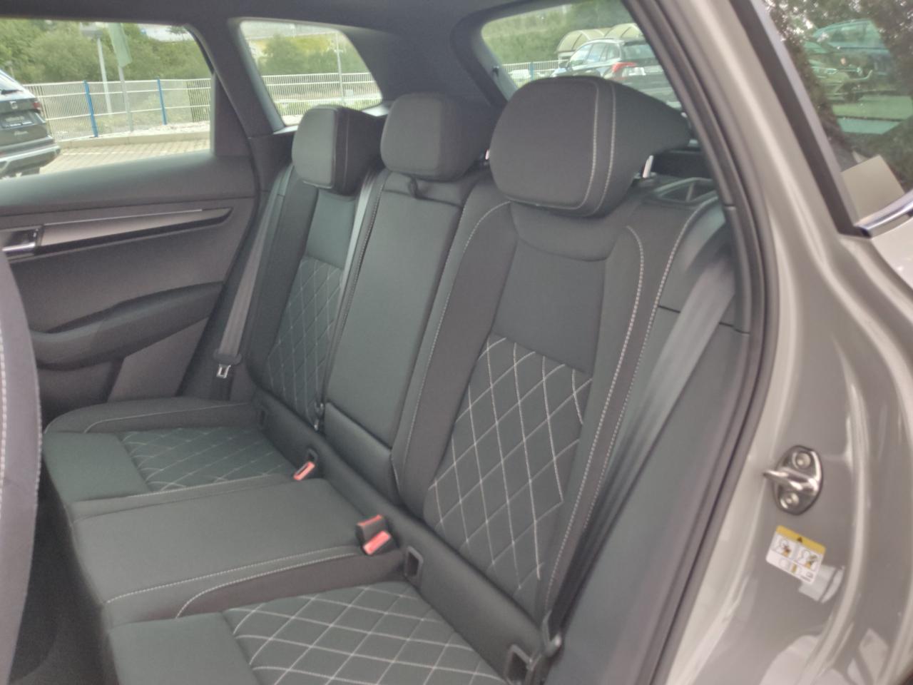 Skoda KAROQ SPORTLINE 2.0 TSI DSG 4X4, CO2-Klasse: F, AHZV MATRIX-LED Bildbeschreibung: Skoda KAROQ SPORTLINE 2.0 TSI DSG 4X4, CO2-Klasse: F, AHZV MATRIX-LED