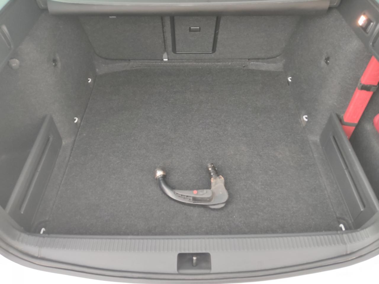 Skoda OCTAVIA COMBI STYLE 4X4 2.0 TDI LED AHZV KAMERA Bildbeschreibung: Skoda OCTAVIA COMBI STYLE 4X4 2.0 TDI LED AHZV KAMERA