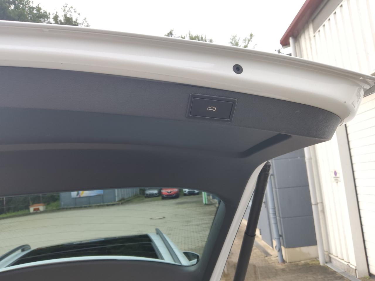 Skoda OCTAVIA COMBI STYLE 4X4 2.0 TDI LED AHZV KAMERA Bildbeschreibung: Skoda OCTAVIA COMBI STYLE 4X4 2.0 TDI LED AHZV KAMERA