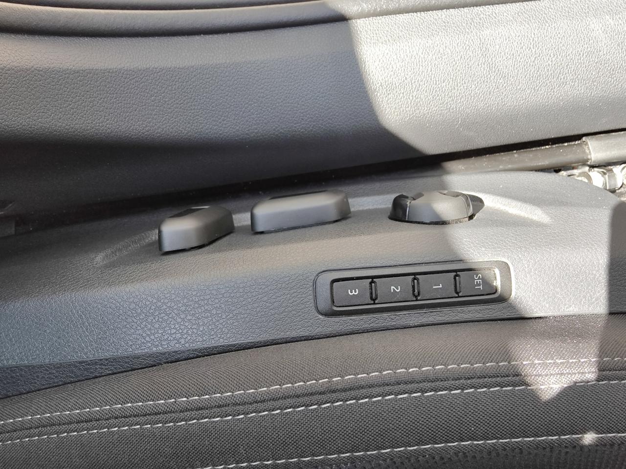 Skoda SUPERB COMBI STYLE 2.0 TDI DSG 4X4 PANORAMADACH Bildbeschreibung: Skoda SUPERB COMBI STYLE 2.0 TDI DSG 4X4 PANORAMADACH