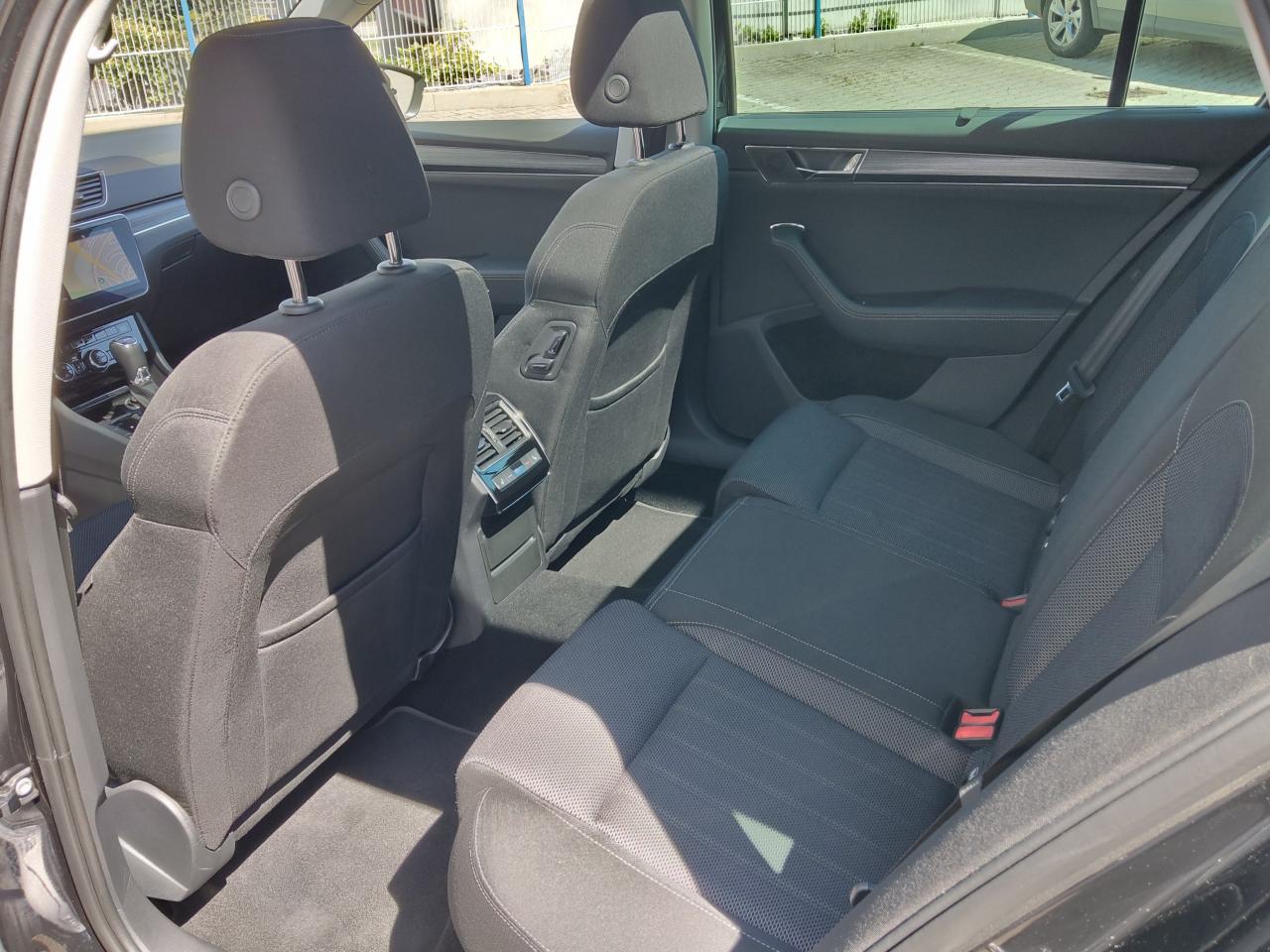 Skoda SUPERB COMBI STYLE 2.0 TDI DSG 4X4 PANORAMADACH Bildbeschreibung: Skoda SUPERB COMBI STYLE 2.0 TDI DSG 4X4 PANORAMADACH