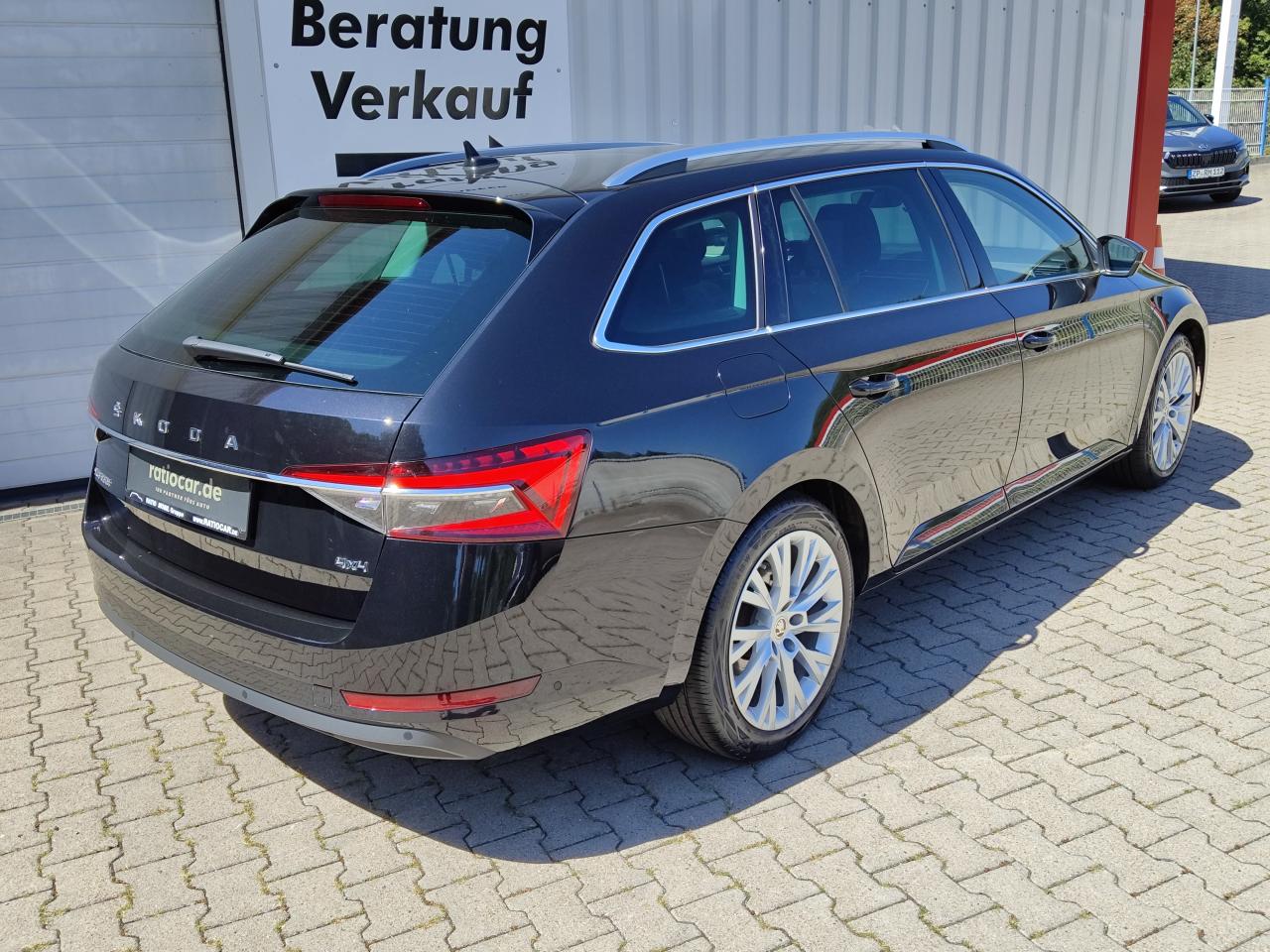 Skoda SUPERB COMBI STYLE 2.0 TDI DSG 4X4 PANORAMADACH Bildbeschreibung: Skoda SUPERB COMBI STYLE 2.0 TDI DSG 4X4 PANORAMADACH