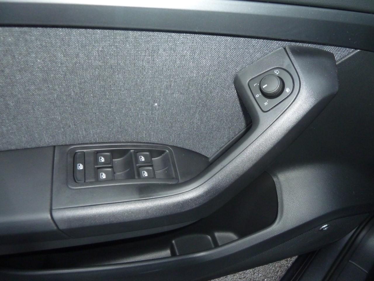 Seat ATECA STYLE EDITION 2.0 TDI DSG STANDHEIZUNG AHK Bildbeschreibung: Seat ATECA STYLE EDITION 2.0 TDI DSG STANDHEIZUNG AHK
