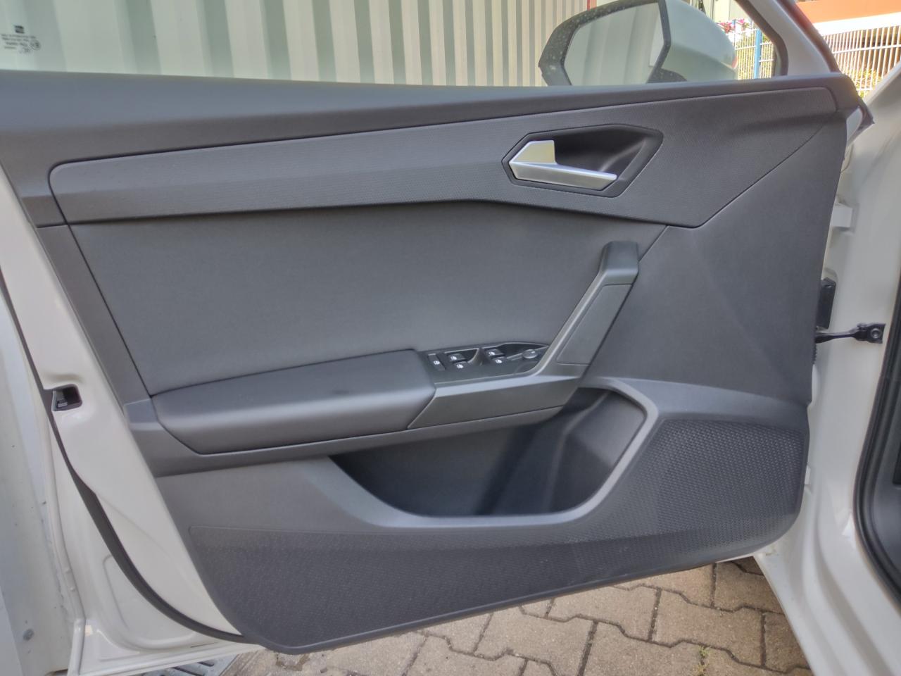 Seat LEON SPORTSTOURER REFERENCE 1.0 TSI TEMPOMAT DAB+ Bildbeschreibung: Seat LEON SPORTSTOURER REFERENCE 1.0 TSI TEMPOMAT DAB+