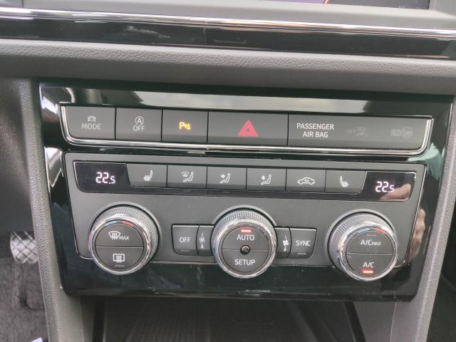 Seat LEON SPORTSTOURER FR 1.5 TSI ACT NAVI PANORAMAD. Bildbeschreibung: Seat LEON SPORTSTOURER FR 1.5 TSI ACT NAVI PANORAMAD.