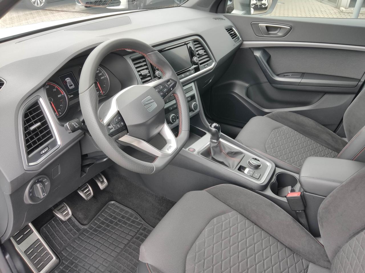 Seat ATECA FR 1.5 TSI SITZH. FULL-LINK KAMERA DAB+ Bildbeschreibung: Seat ATECA FR 1.5 TSI SITZH. FULL-LINK KAMERA DAB+