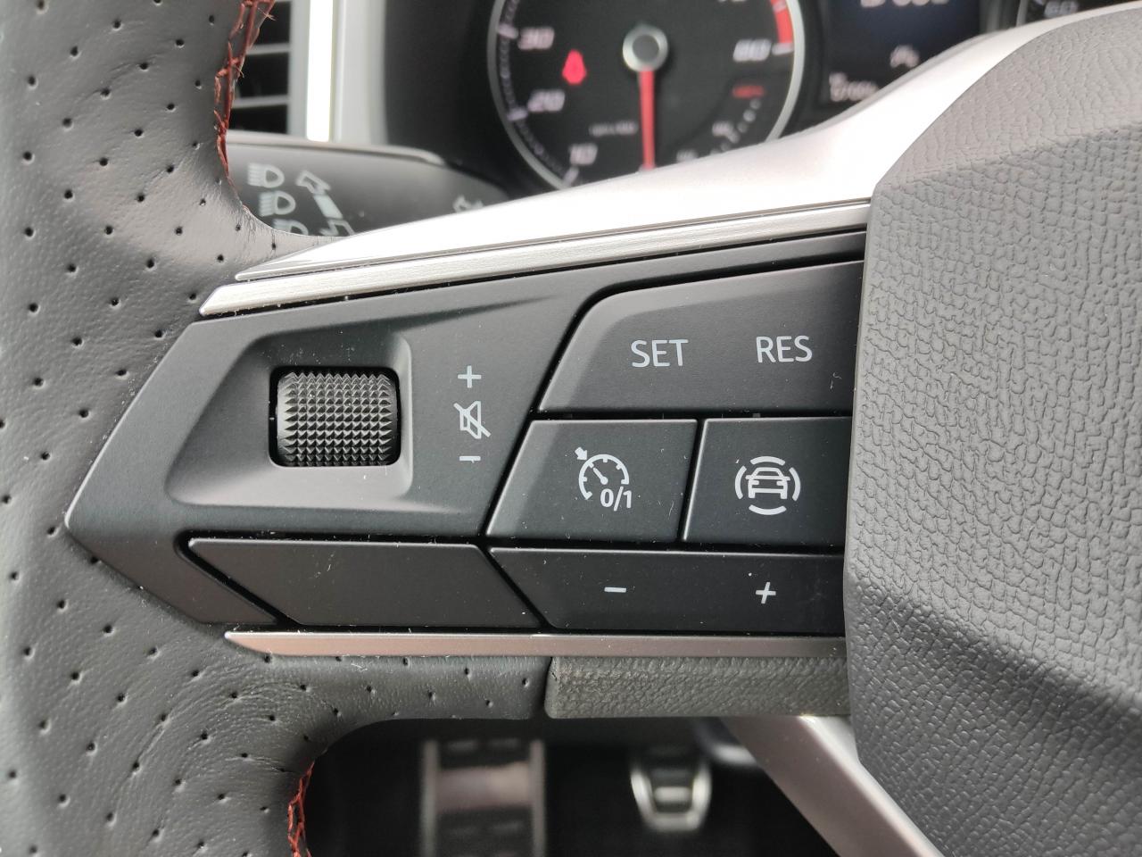 Seat ATECA FR 1.5 TSI SITZH. FULL-LINK KAMERA DAB+ Bildbeschreibung: Seat ATECA FR 1.5 TSI SITZH. FULL-LINK KAMERA DAB+