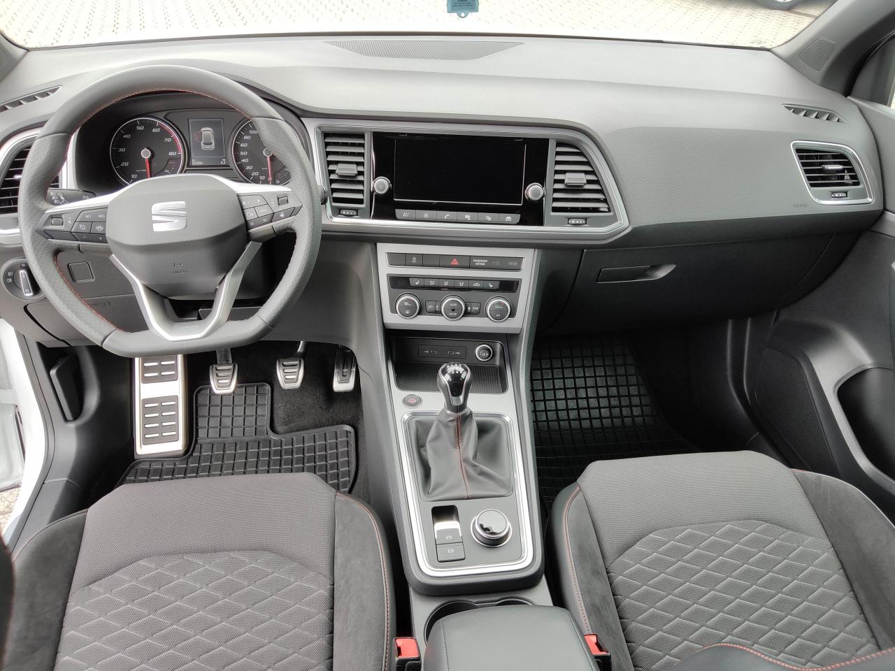 Seat ATECA FR 1.5 TSI SITZH. FULL-LINK KAMERA DAB+ Bildbeschreibung: Seat ATECA FR 1.5 TSI SITZH. FULL-LINK KAMERA DAB+