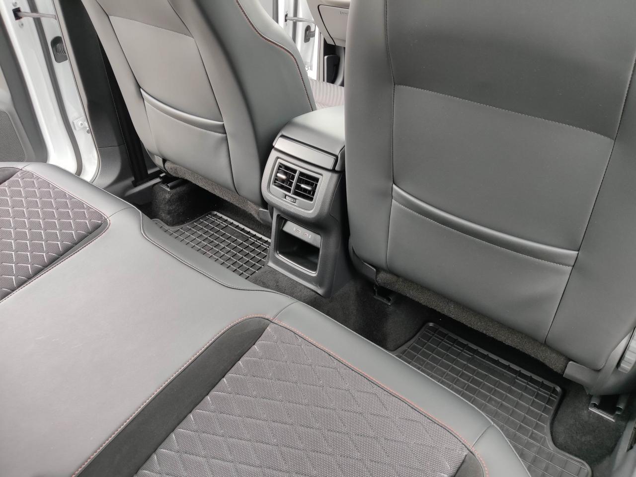 Seat ATECA FR 1.5 TSI SITZH. FULL-LINK KAMERA DAB+ Bildbeschreibung: Seat ATECA FR 1.5 TSI SITZH. FULL-LINK KAMERA DAB+