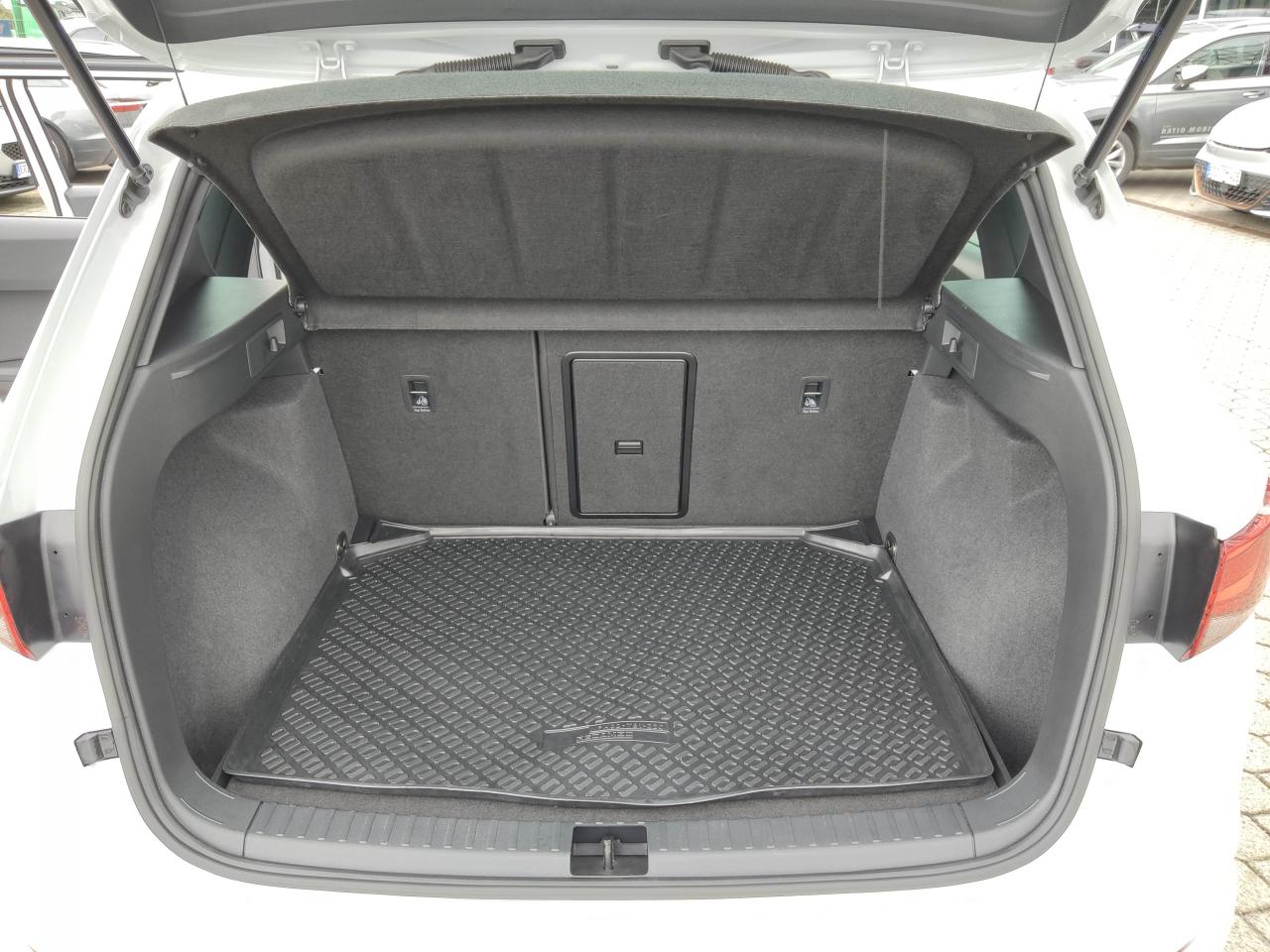 Seat ATECA FR 1.5 TSI SITZH. FULL-LINK KAMERA DAB+ Bildbeschreibung: Seat ATECA FR 1.5 TSI SITZH. FULL-LINK KAMERA DAB+