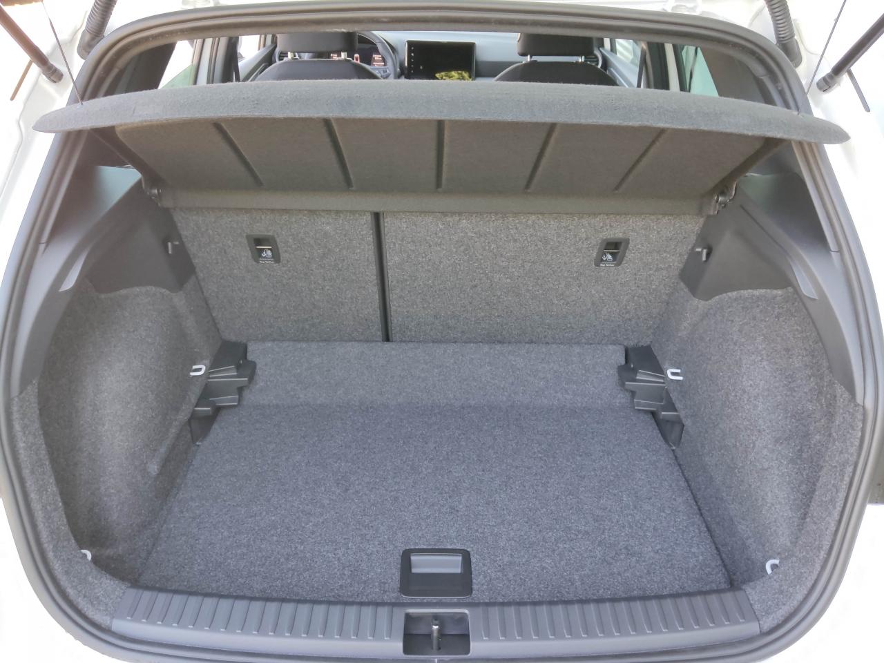 Seat ARONA FR 1.0 TSI, CO2-Klasse: D, NAVI RFK SHZ AHZV-VORBER. DAB+ Bildbeschreibung: Seat ARONA FR 1.0 TSI, CO2-Klasse: D, NAVI RFK SHZ AHZV-VORBER. DAB+